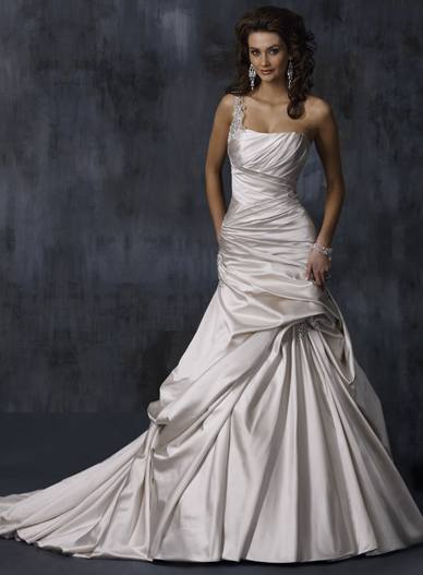 Orifashion Handmade Gown / Wedding Dress MA026 Orifashion Handmade Gown / Wedding Dress MA026