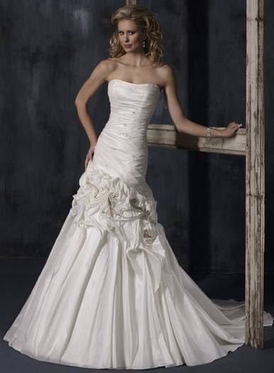 Orifashion Handmade Gown / Wedding Dress MA027 Orifashion Handmade Gown / Wedding Dress MA027