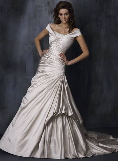 Orifashion Handmade Gown / Wedding Dress MA035 Orifashion Handmade Gown / Wedding Dress MA035