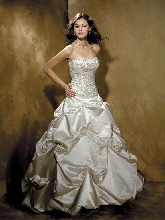 Handmade Romantic Pick-up Embroidered Wedding Dress AL004