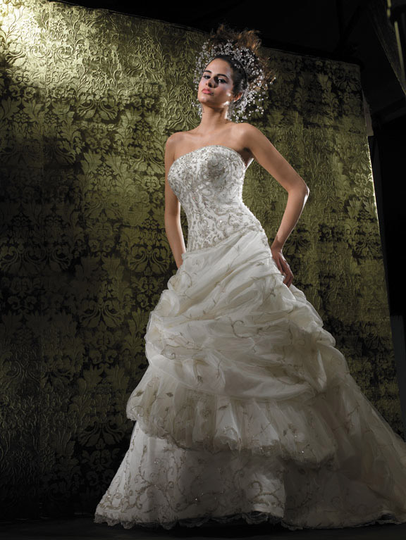 Handmade Romantic Embroidered and Beaded Wedding Dress AL127