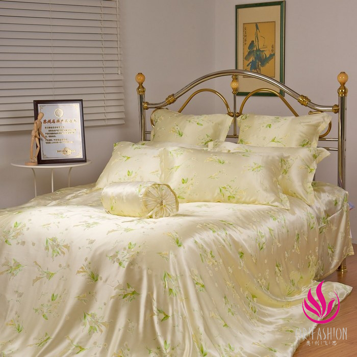 Orifashion Silk Bedding 8PCS Set Printed Floral Pattern King Siz