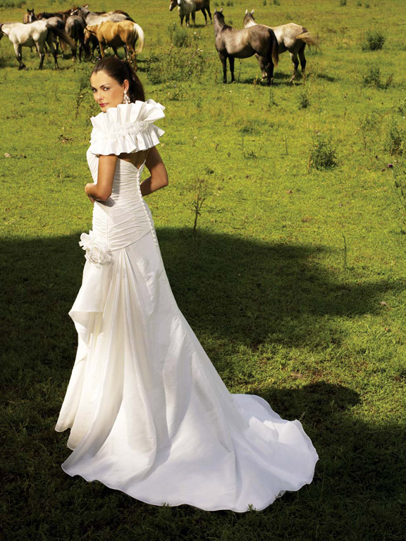 Handmade Romantic and Elegant Wedding Dress AL153