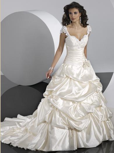 Wedding Dress_Caught-up hem SC004