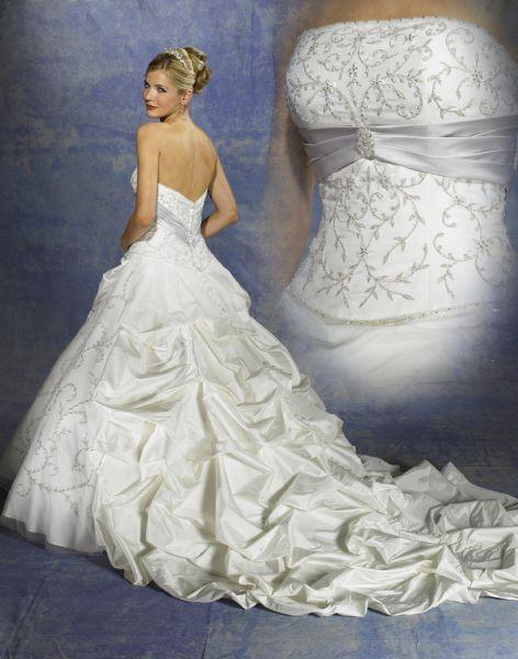 Wedding Dress_Caught-up cathedral train SC062