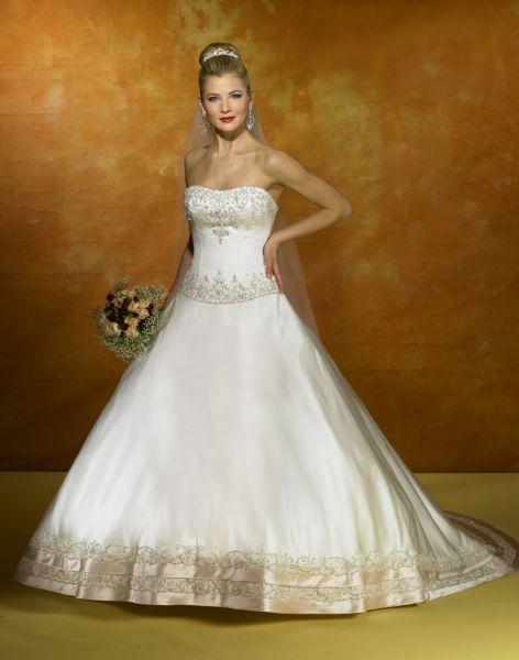 Wedding Dress_Cathedral train SC108