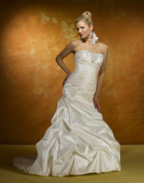 Wedding Dress_Caught-up hem SC114