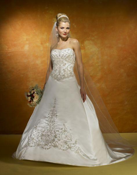 Wedding Dress_Cathedral train SC116