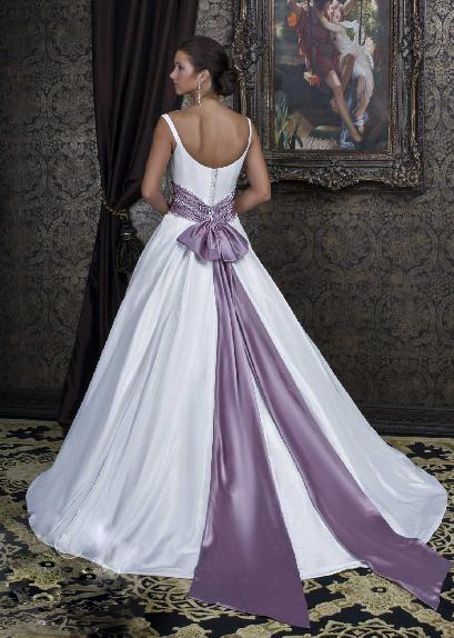 Wedding Dress_V-neckline style SC306