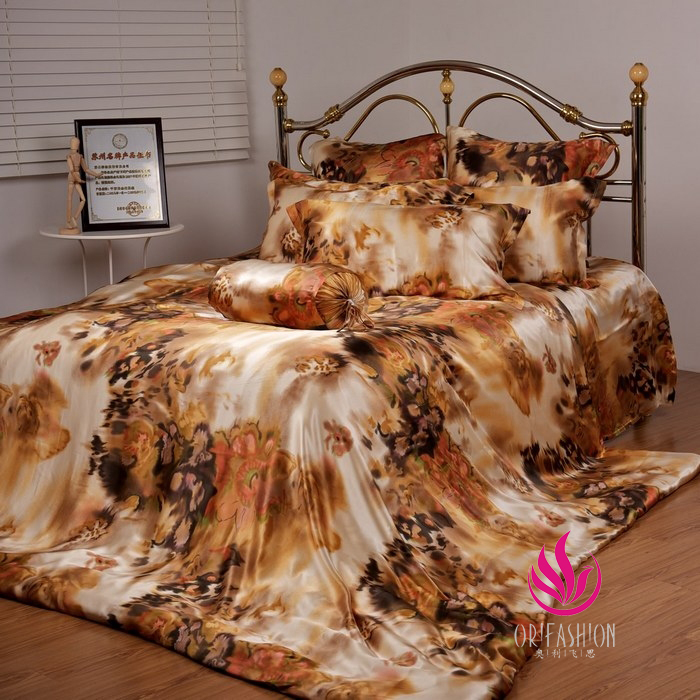 Orifashion Silk Bed Sheet Printed with Floral Patterns Queen Siz