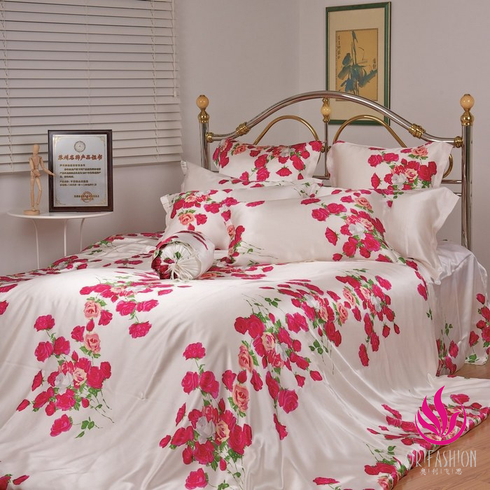Orifashion Silk Bed Sheet Printed with Floral Patterns Queen Siz
