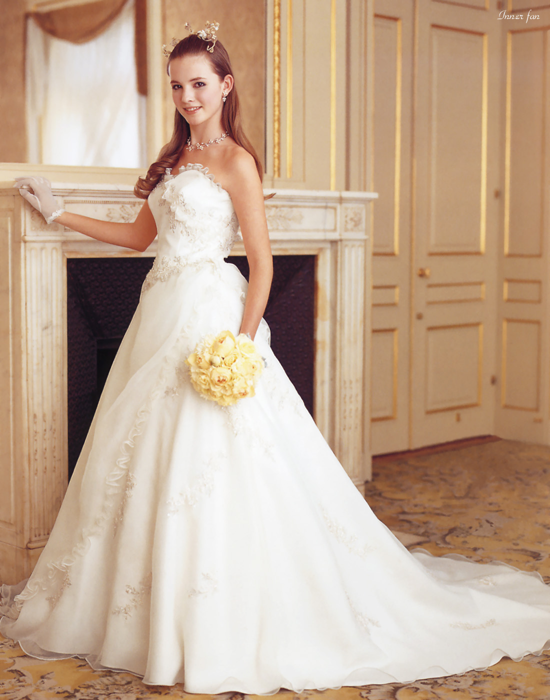 Classic strapless wedding dress / gown 016