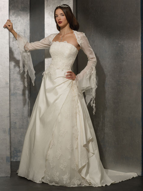 Classic strapless wedding dress / gown 017